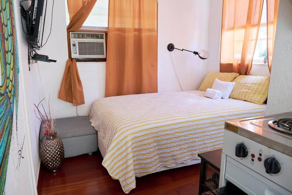 Migue'S Tiny Miami Alcove Apartment Bagian luar foto